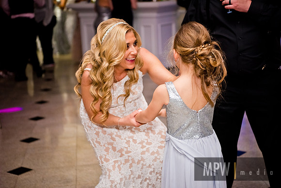 RON- M+G reception-480